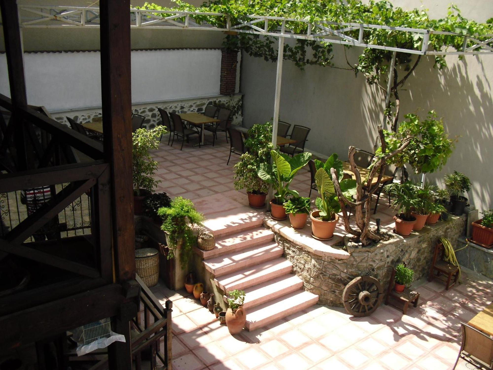 Casa de hóspedes Bujtina Leon *