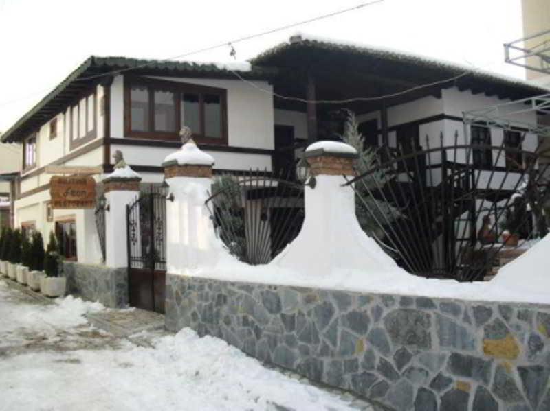 Bujtina Leon * Korce